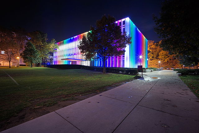 640px-Carnegie_Mellon_University_Hunt_Library_rainbow