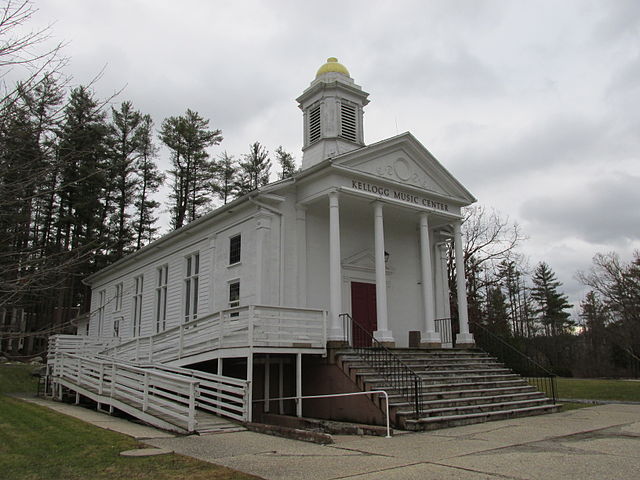 640px-Kellogg_Music_Center,_Bard_College_at_Simons_Rock,_Great_Barrington_MA
