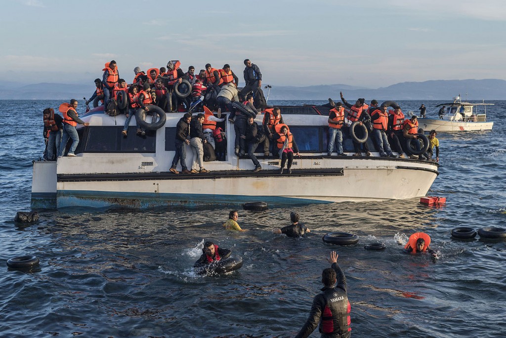 1200px-20151030_Syrians_and_Iraq_refugees_arrive_at_Skala_Sykamias_Lesvos_Greece_2