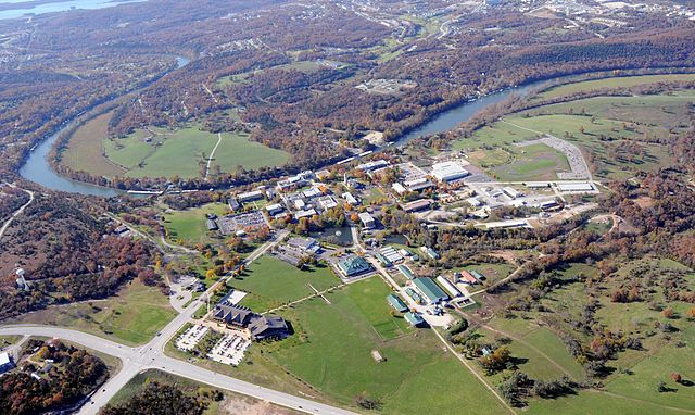 640px-UserKTrimble_AP_College_of_the_Ozarks_Pt_Lookout_Mo_Oct_2009