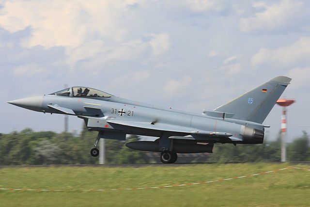 640px-2010-06-11_Eurofighter_Luftwaffe_31+21_EDDB_02