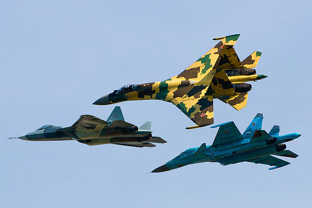 640px-Sukhoi_Su-35S,_Su-34_and_T-50_flying_together